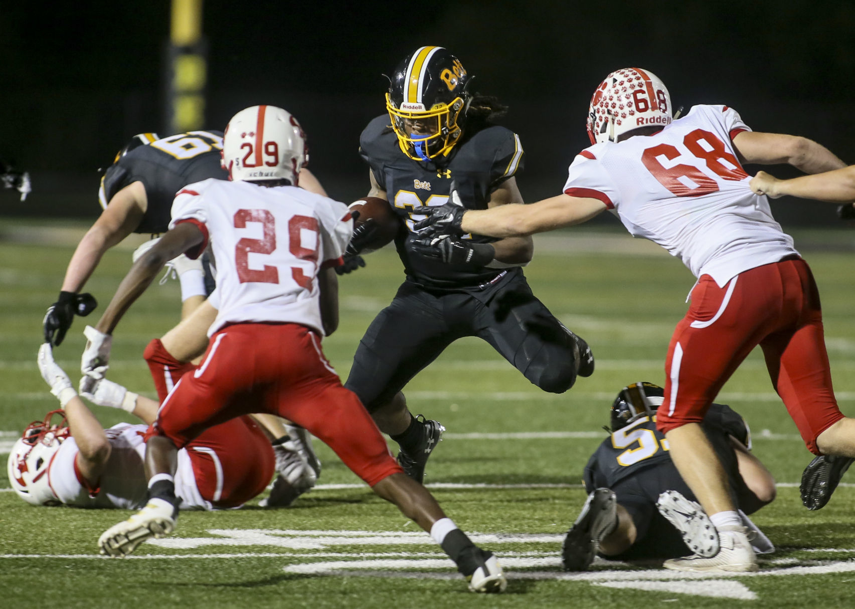 092019-qct-spt-bett-cf football-03.jpg